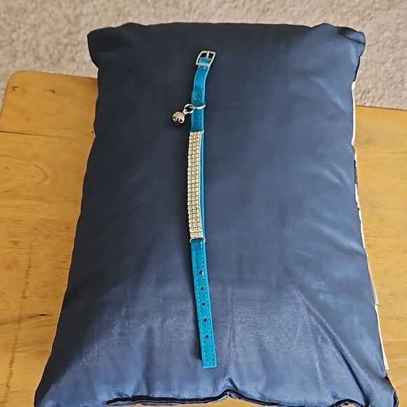 NWOT Soft blue velvet adjustable cat collar with rhinestones and a bell - Picture 4 of 6